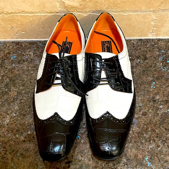 Ferro Aldo wingtip oxfords - Picture 1 of 10